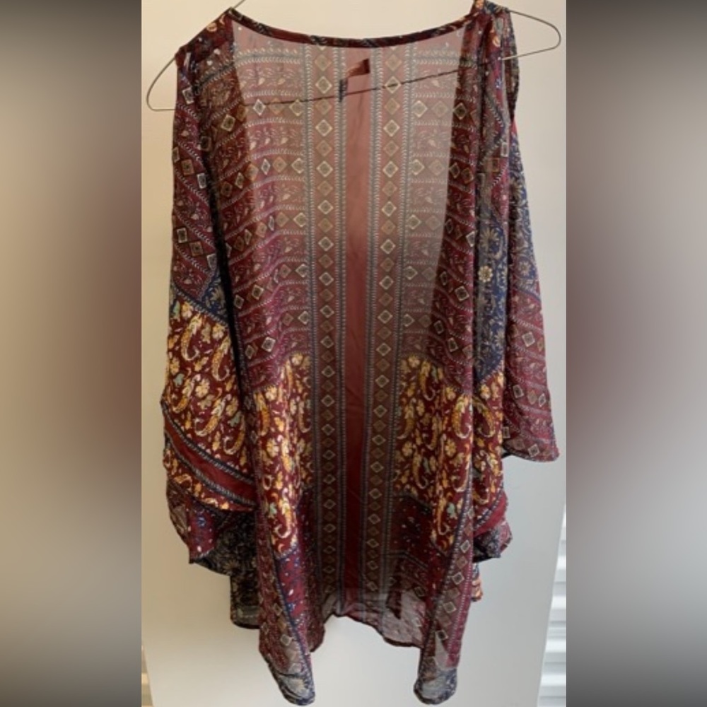 Gold / Burgundy Cut Out Kimono - Picture 13 of 14
